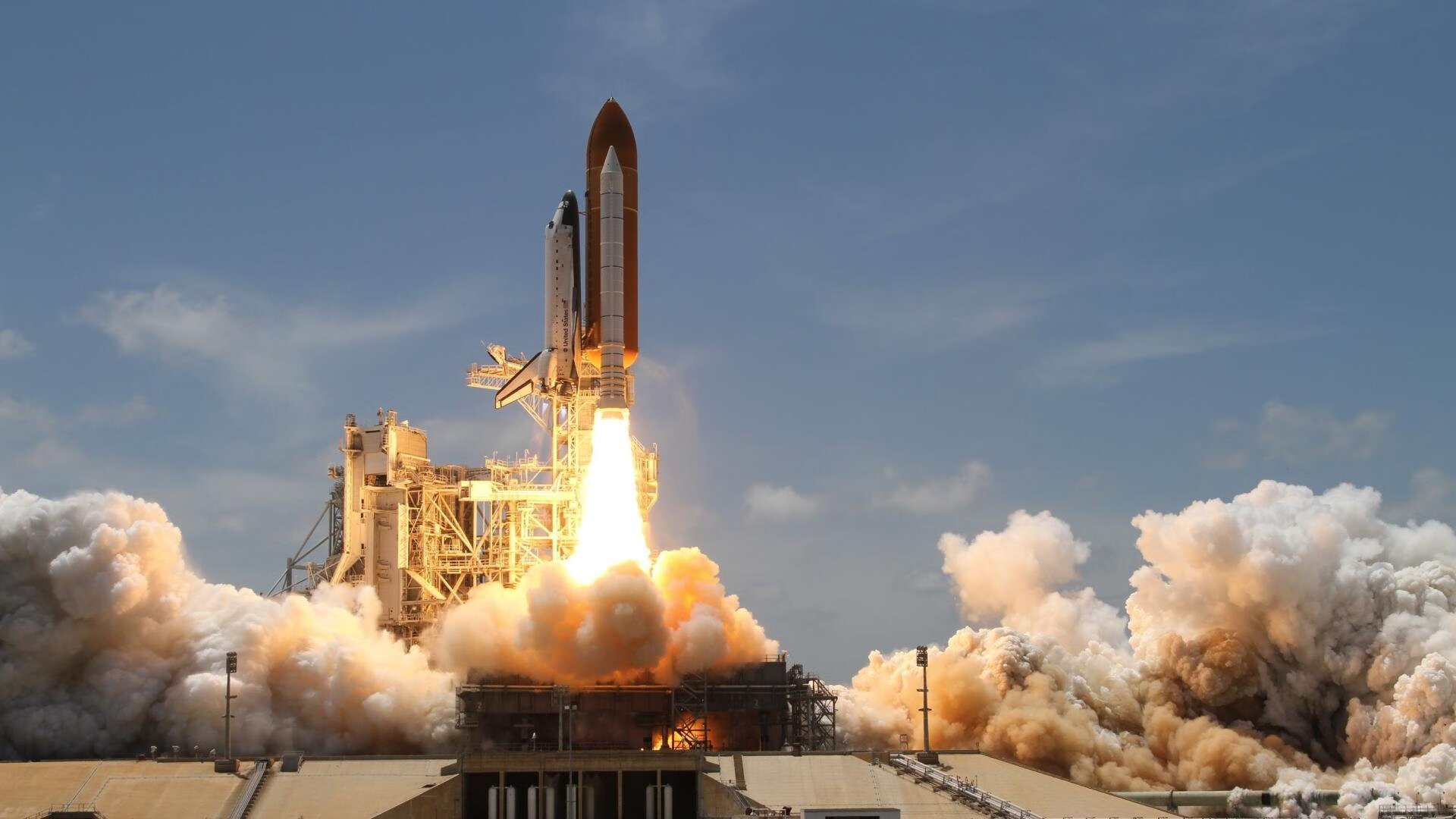 九游娱乐-德甲：拜仁5-0横扫奥格斯堡，莱万完成帽子戏法，拜仁5-1狂胜 莱万梅开二度