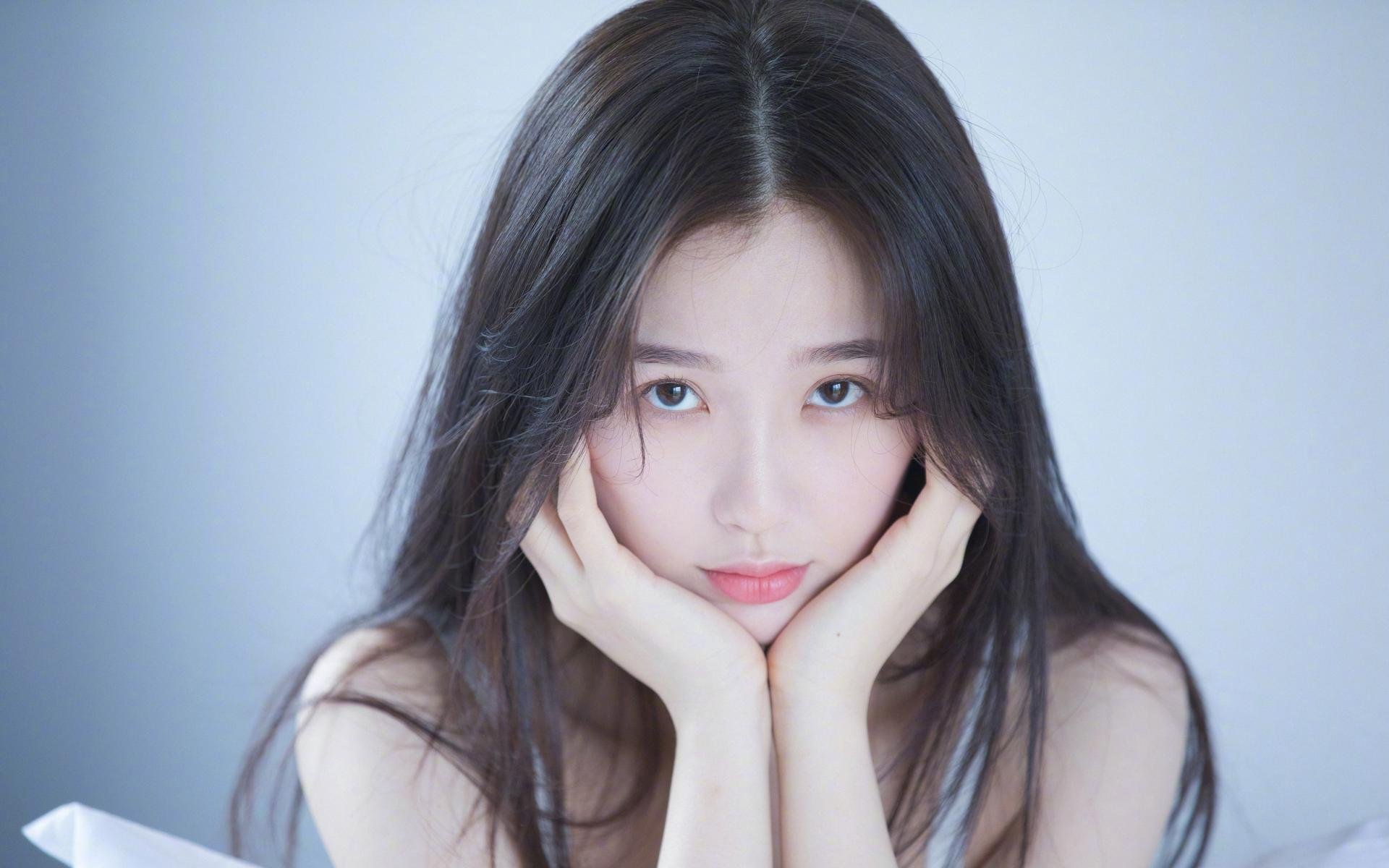 德甲战况激烈,比分2-2,比赛亮点:场上双方抢断成功率都超过70%,德甲比分竞猜攻略