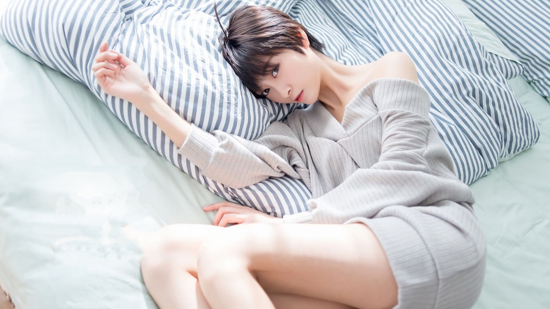 国际足球赛事中,某支球队实力惊艳,击败强敌,国际足球队员