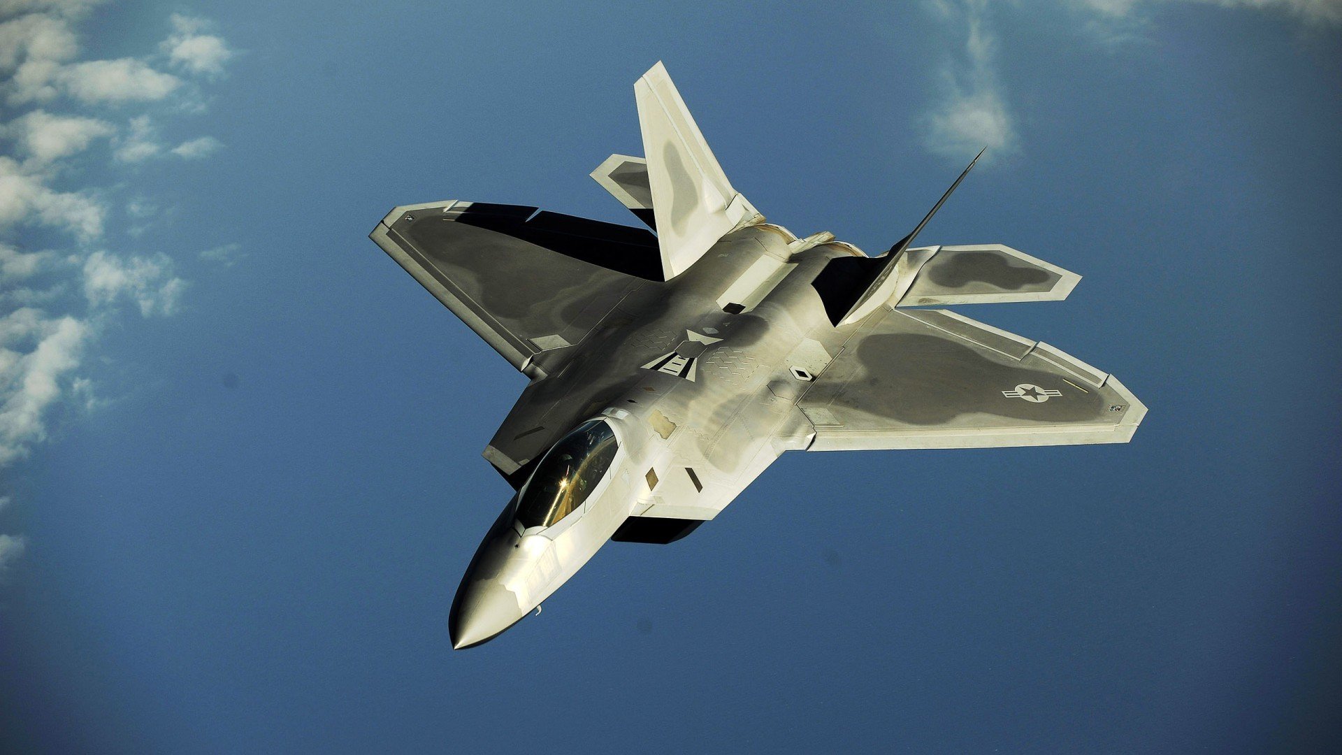 英格兰骑手安娜·史密斯在巴黎奥运会障碍赛中获得铜牌,表现出色。