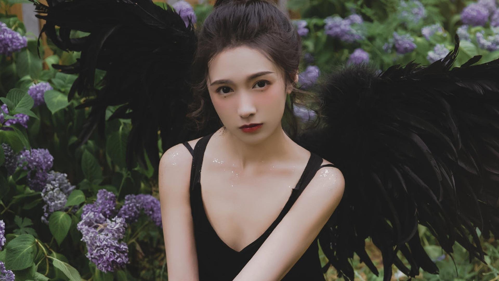 鹈鹕锋线组合训练中多次完成空接配合,鹈鹕 中锋